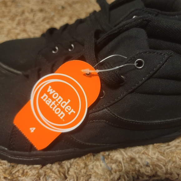 Boys size 4, high top shoes - Picture 2 of 3